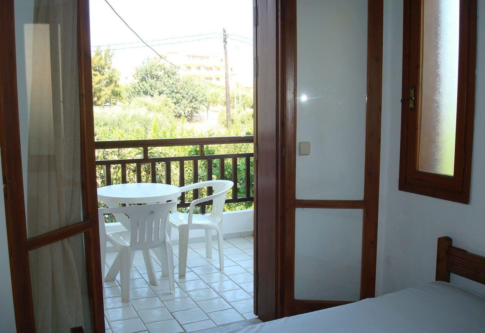 Sirocco Apartments Hersonissos  Bagian luar foto